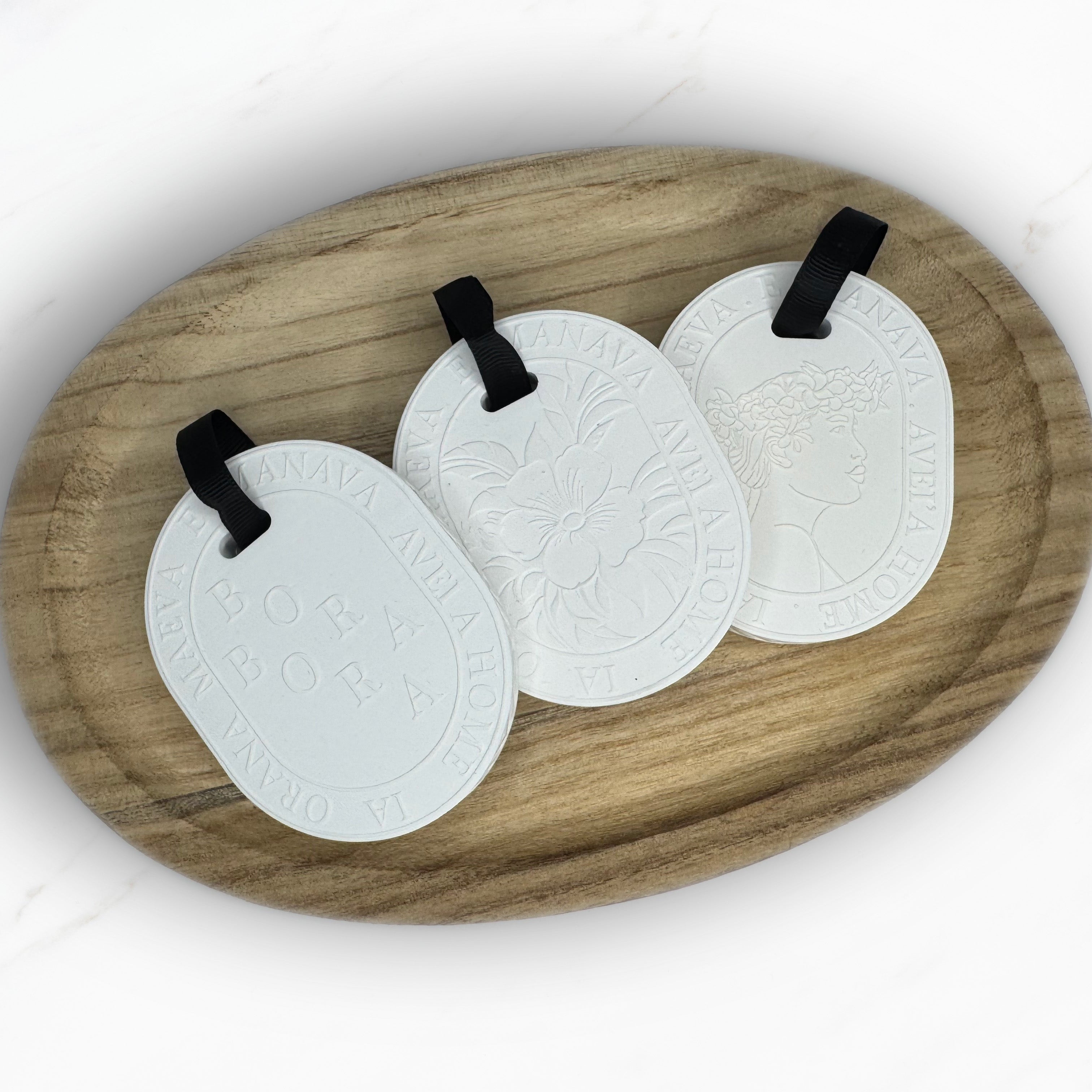 Trois galets céramiques à plat