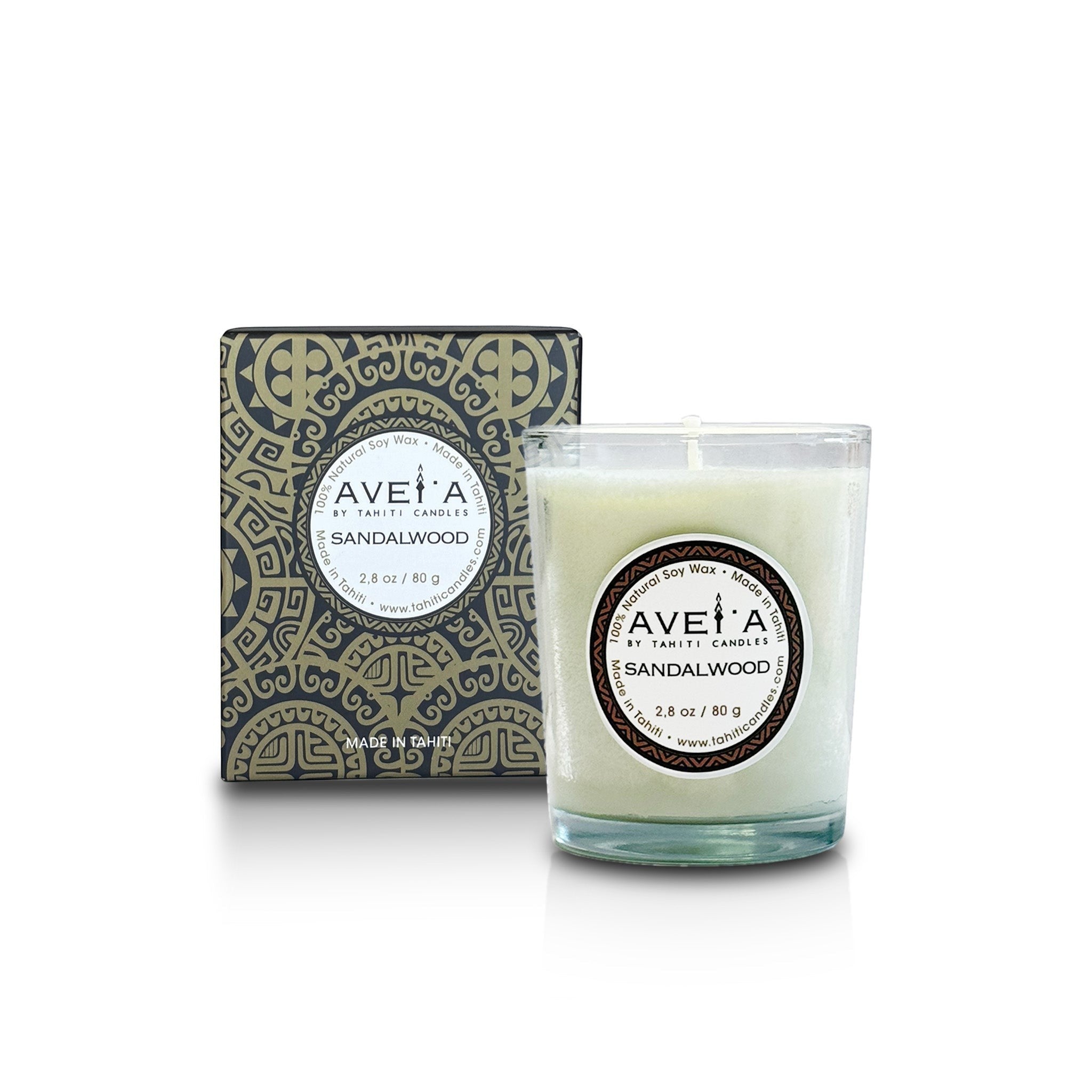 Bougie parfumée Tahiti Candles au bois de santal dans un pot en verre avec sa boîte décorée de motifs polynésiens
