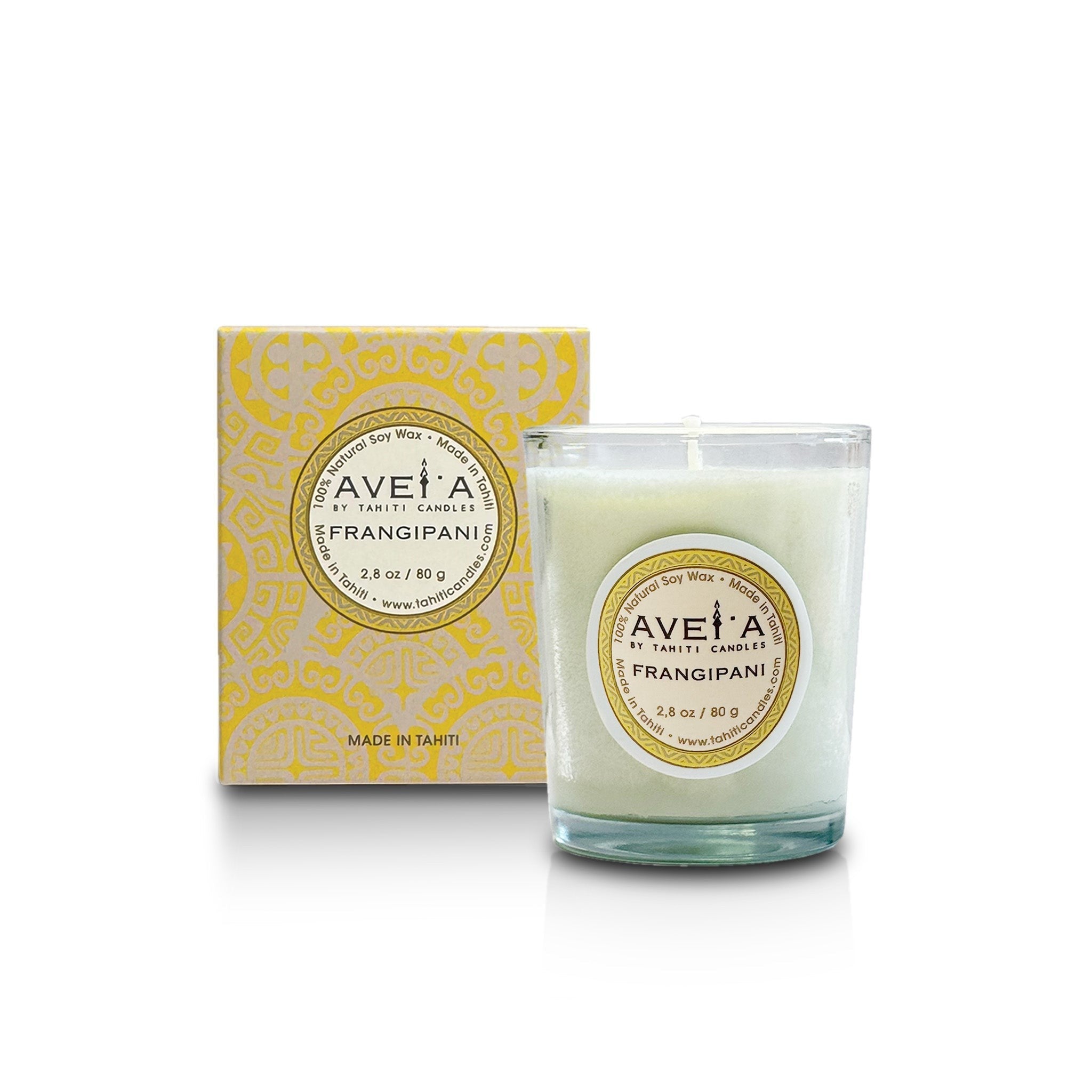 Bougie parfumée Tahiti Candles Frangipani 80g en cire végétale dans un pot en verre avec sa boîte jaune décorée