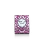 Bougie parfumée Tahiti Candles Ginger Flower 80g dans son emballage violet décoré de motifs polynésiens traditionnels