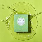 Boîte de bougie Tahiti Candles Lime Basil 80g avec motifs polynésiens verts et blancs