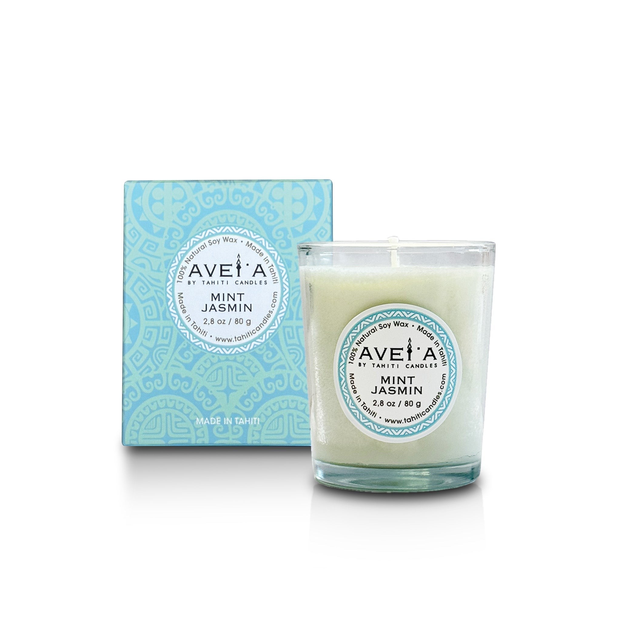 Bougie parfumée Tahiti Candles Mint Jasmin 80g en pot de verre avec sa boîte décorée de motifs polynésiens bleus
