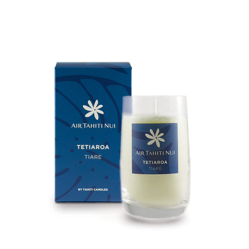 Bougie parfumée Tahiti Candles Air Tahiti Nui Tetiaroa Tiare en verre recyclé avec son emballage bleu élégant
