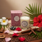 Bougie parfumée Tahiti Candles Rose Sandalwood 80g en cire naturelle dans un verre avec coffret décoré de motifs polynésiens