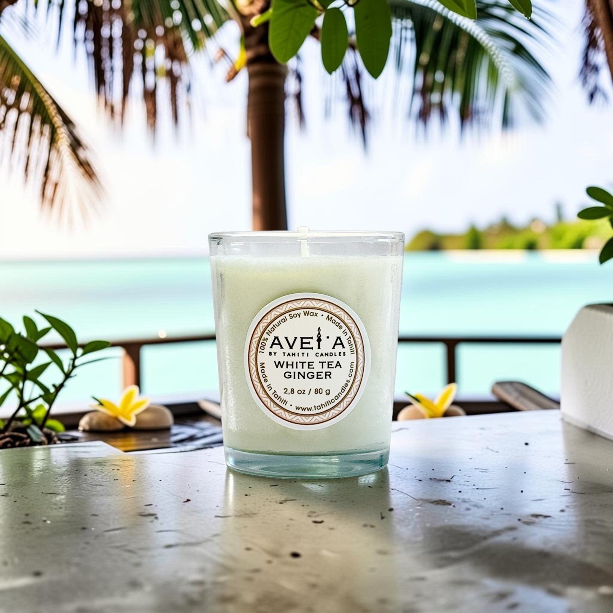 Bougie parfumée Tahiti Candles White Tea Ginger en cire végétale dans un pot en verre élégant de 80g